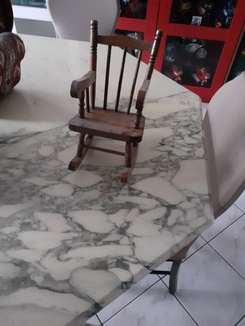 Bureau écoliers pour poupées et un rokinger deco