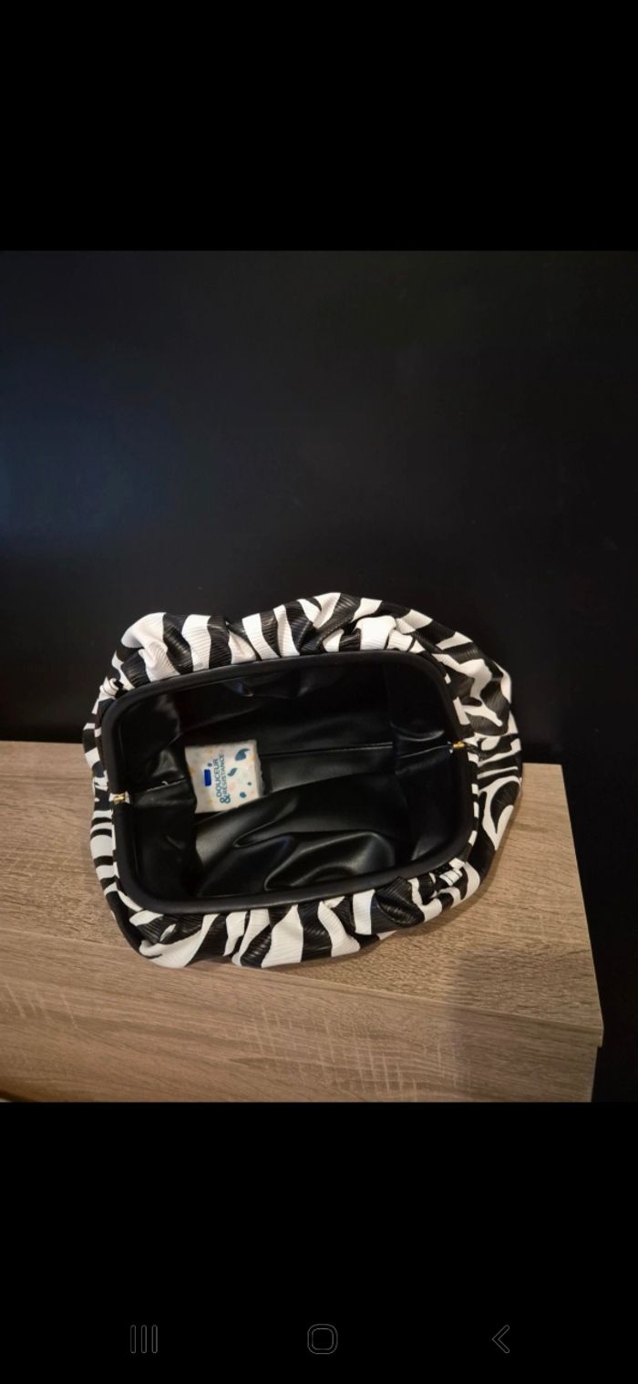 Pochette  noir et blanc - photo numéro 3