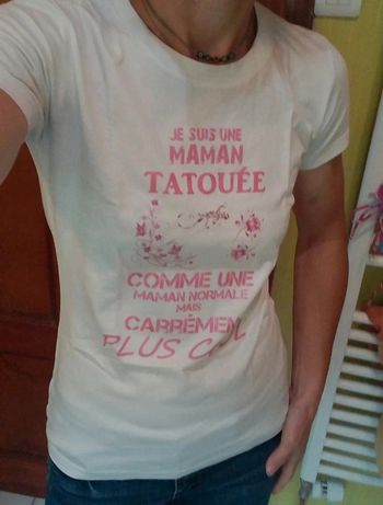 T-shirt femme blanc "je suis une maman tatouée"