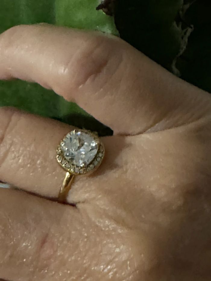 Bague acier inoxydable or réglable gros zircon carré et petits autour - photo numéro 5