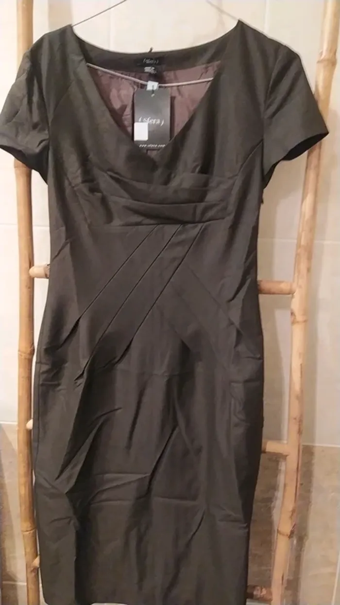 Superbe robe noire 38 neuve SFERA