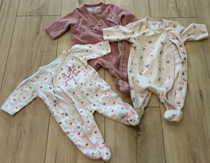 Lot trois pyjamas
