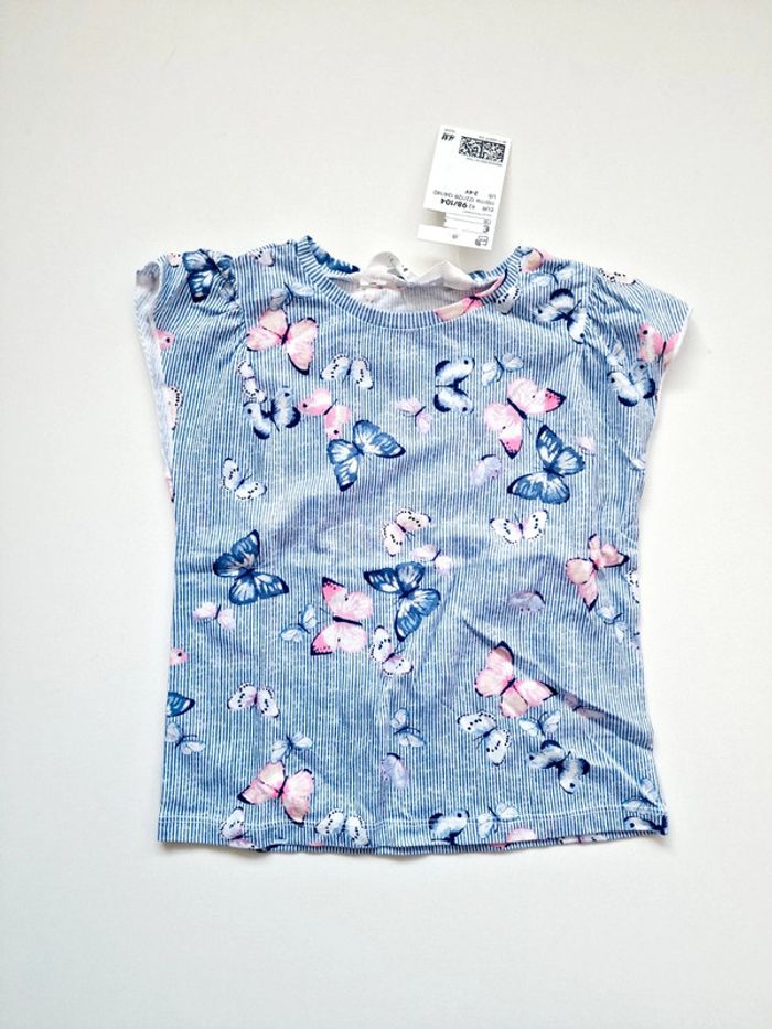 H&M - Tee-shirt manches courtes, col rond - Papillons 🦋 - Neuf avec étiquette ! (3/4 ans)