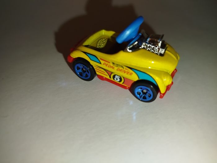 Hot Wheels Pedal Driver Exclusive MultiPack HW Fun Park 5-Pack 2020