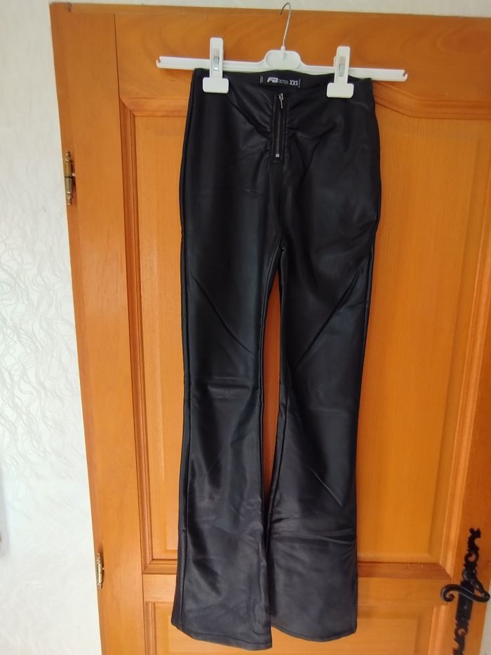 Pantalon similicuir - photo numéro 1