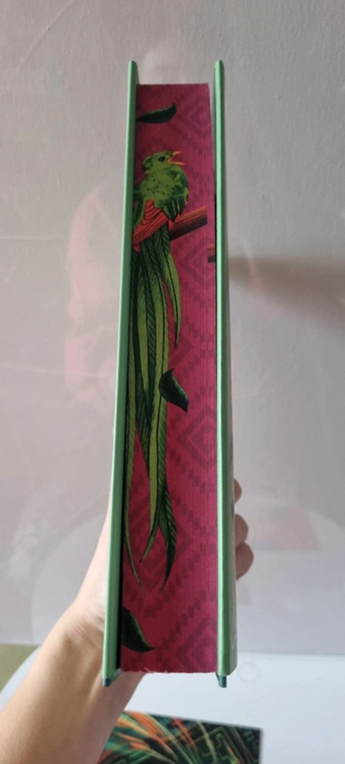 Sun of Blood and Ruin
Fairyloot signed by Mariely Lares - photo numéro 6
