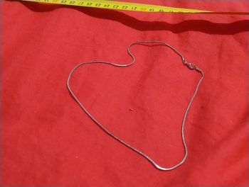 Petite chaîne argentée