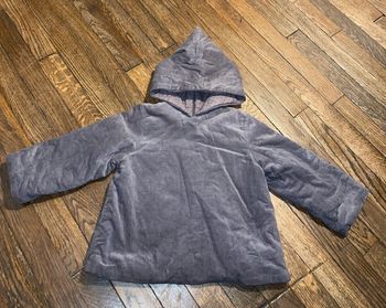 burnou velour Bonpoint 18 mois (il n'y a plus l'étiquette de la taille) couleur taupe foncé 30 euros