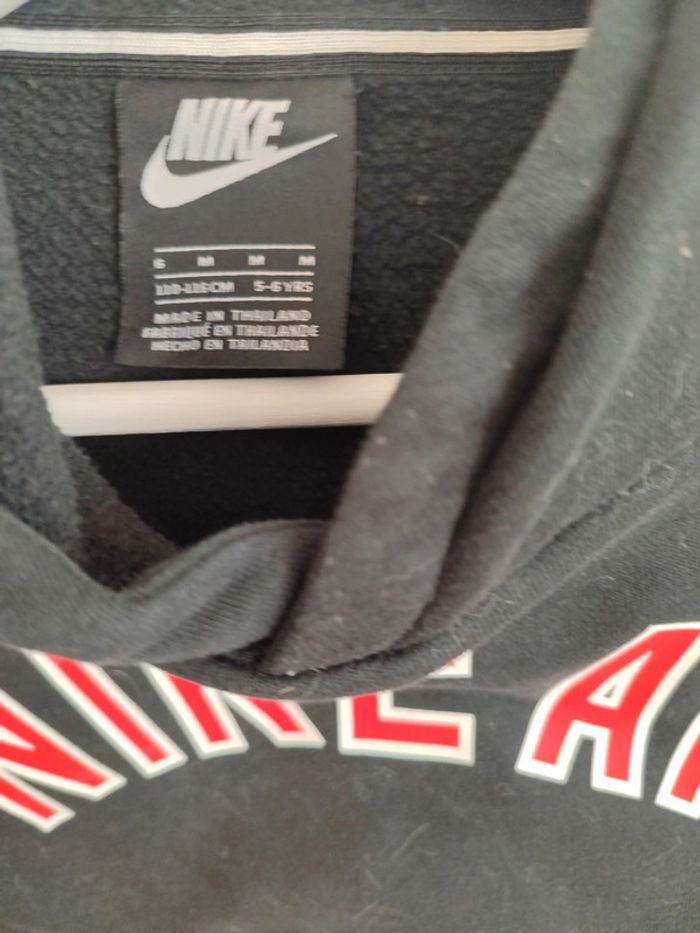 Pull Nike 5/6 ans - photo numéro 3