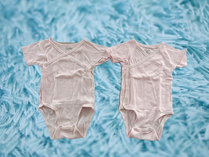 Lot de 2 bodies en 9 mois fille faciles à mettre - photo numéro 10