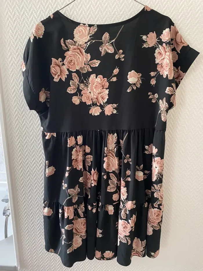 Robe manches courtes noir fleuri taille S - photo numéro 2