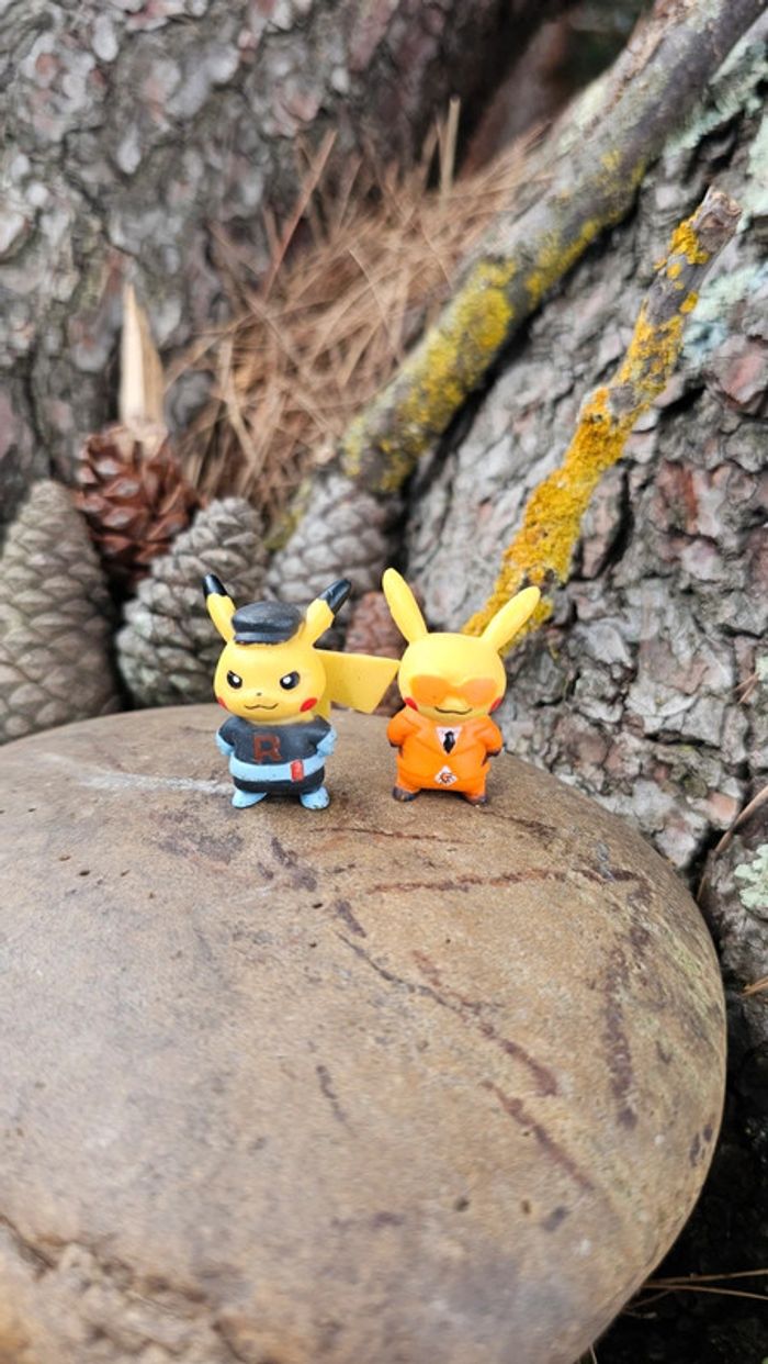 Super figurine Pokemon duo pikachu Rocket