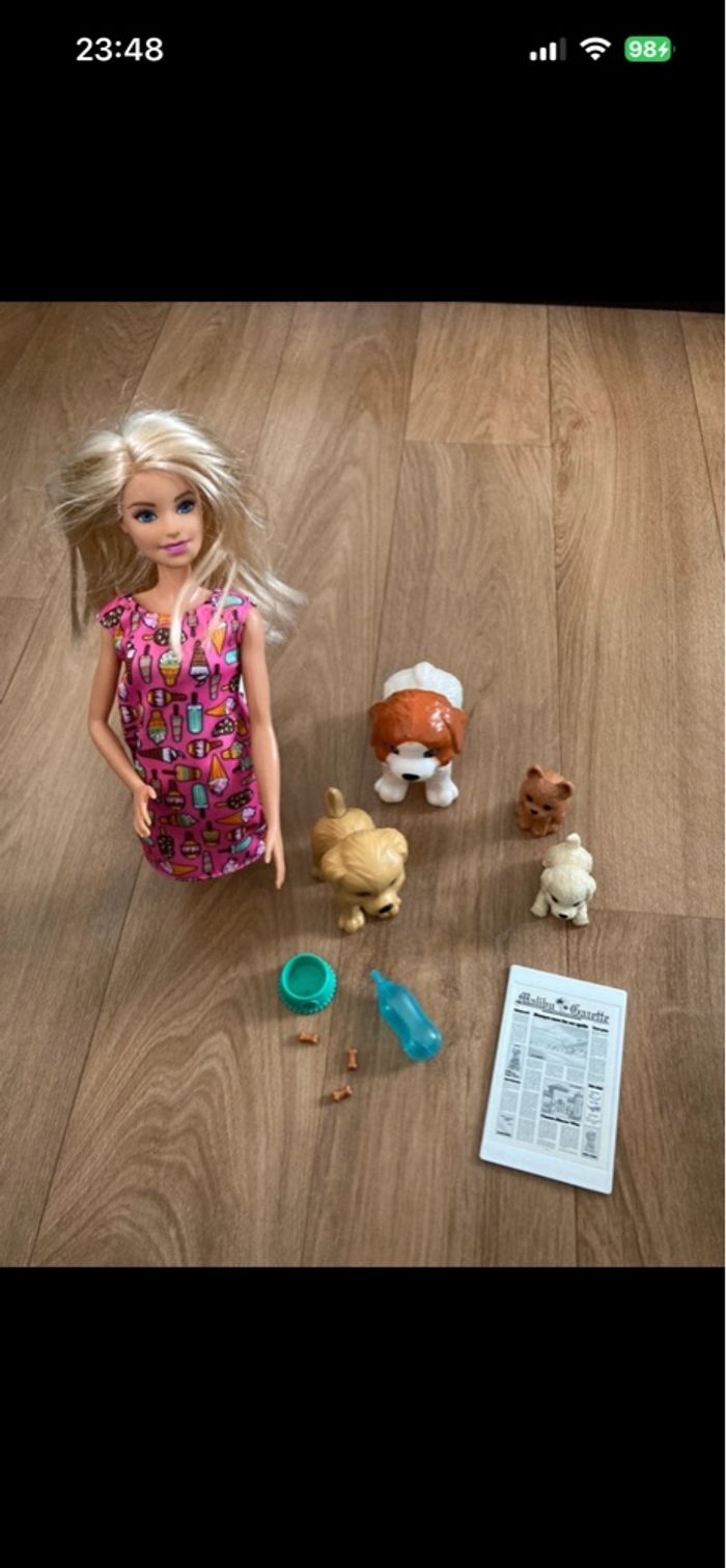 Barbie coffret poupée et ses 4 chiens