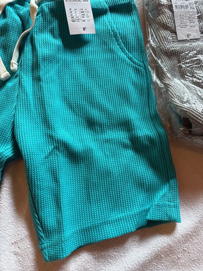 Lot de 2 shorts garçon taille 8 ans neufs avec étiquette - photo numéro 3