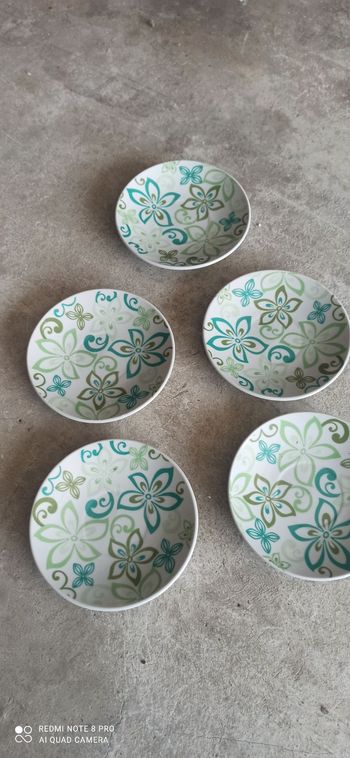 Lot de 5 assiettes sous tasses