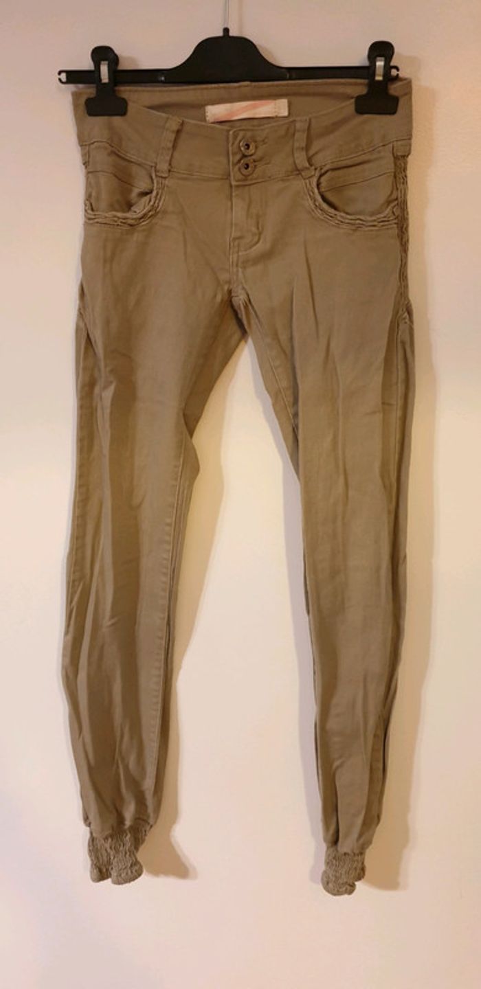 Pantalon resserré au cheville