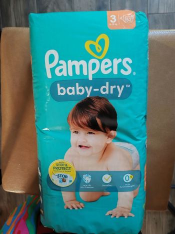 Lot 52 couches Pampers taille 3
