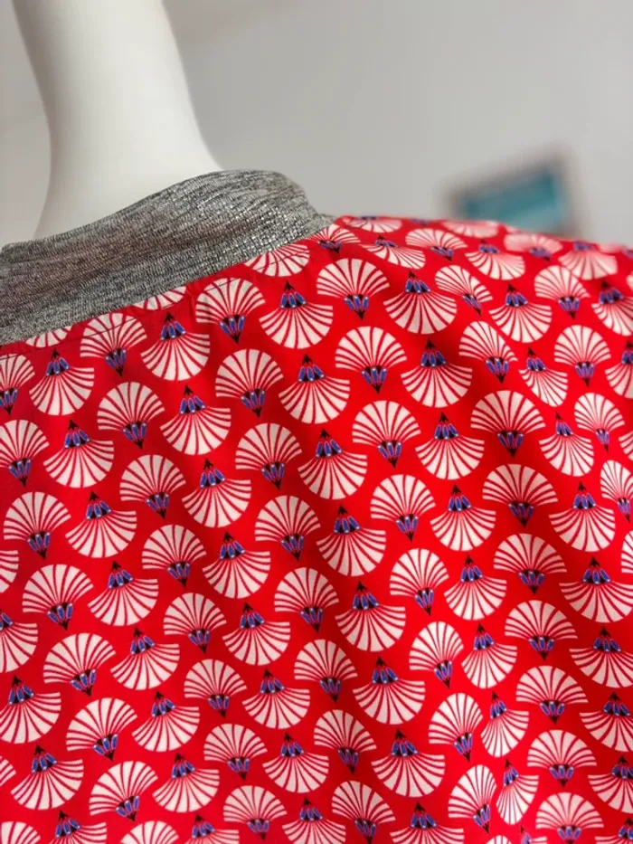 Veste légère argentée et motifs TM - photo numéro 3