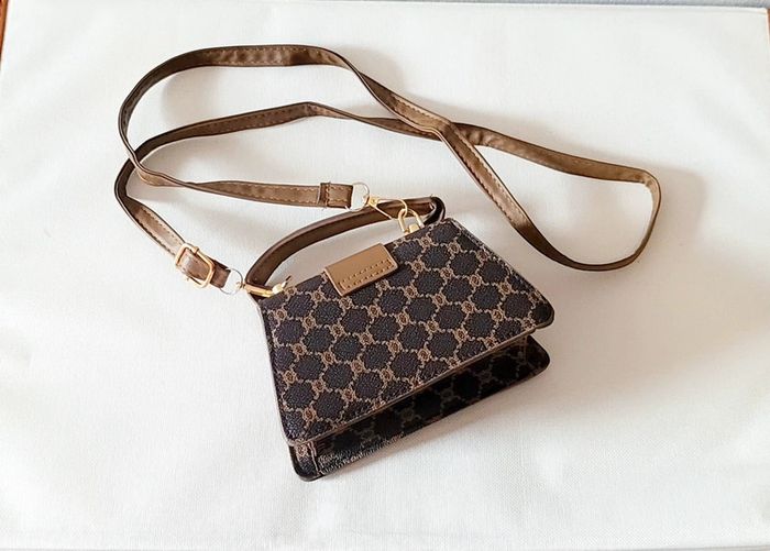 Sac à main marron motif monogramme avec bandoulière réglable - photo numéro 2
