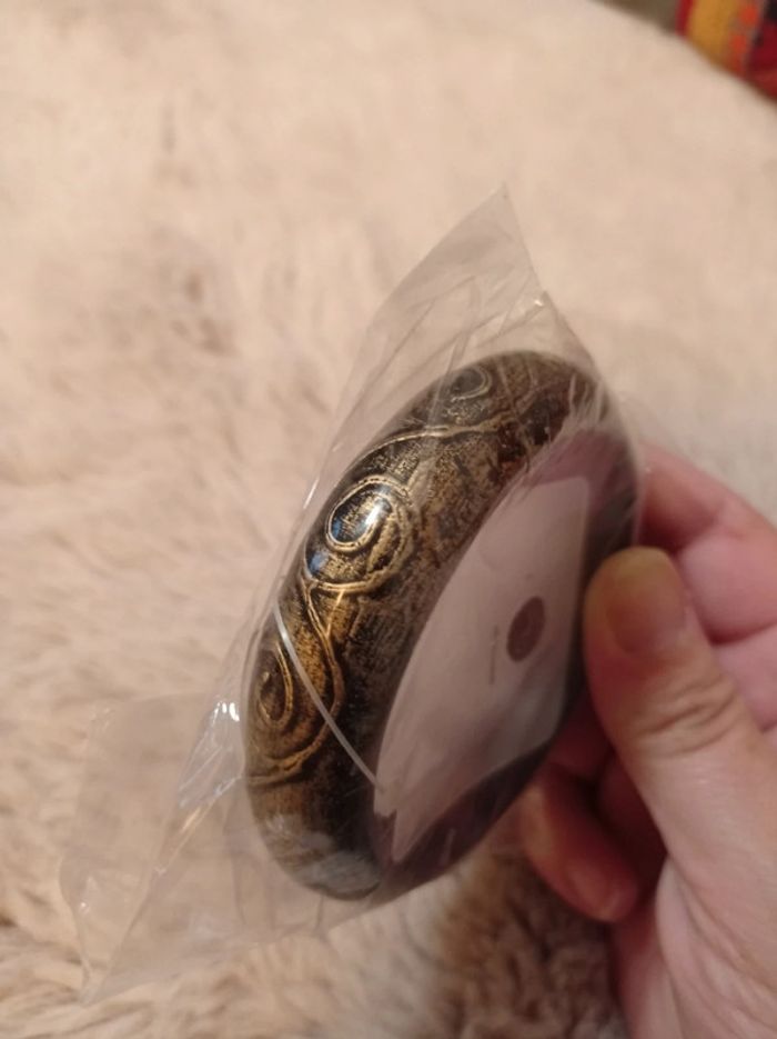 Bracelet en bois doré