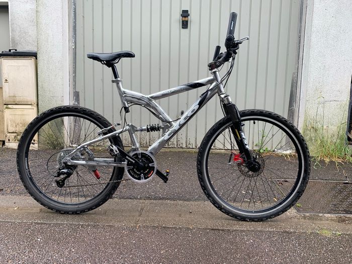 Vélo VTT suspendu - photo numéro 2