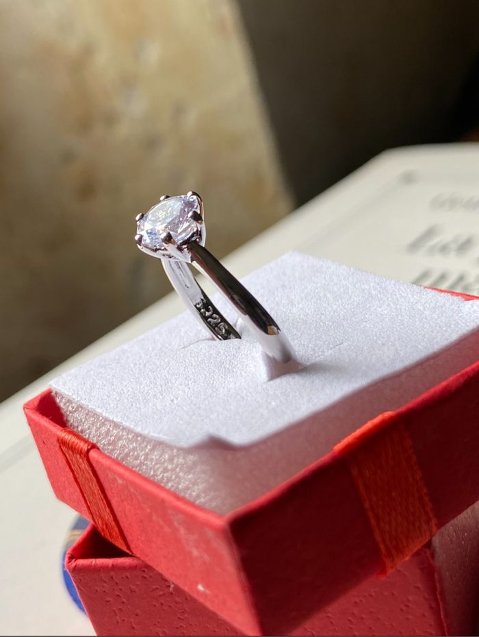 Bague brillante et raffinée boite à Cadeaux 🎁