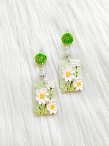 Boucles d'oreilles pendantes rectangulaires en acétate motif fleurs coquelicot