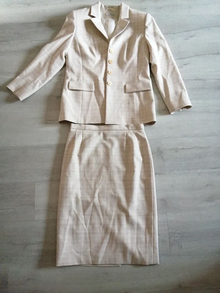 Ensemble tailleur et jupe