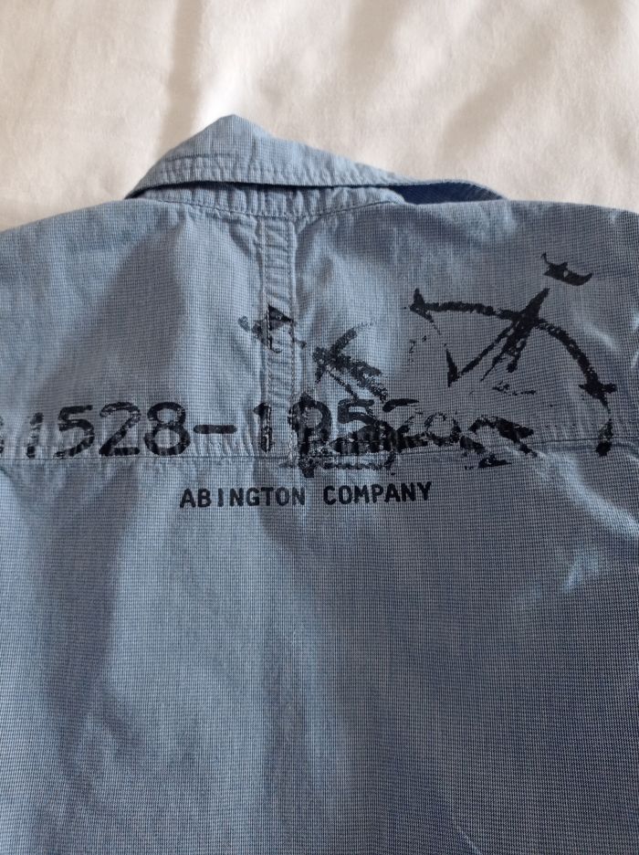 Très belle chemise manche courte couleur bleu ciel bleu foncé voir photos super finition âge 3 ans marque Timberland - photo numéro 6