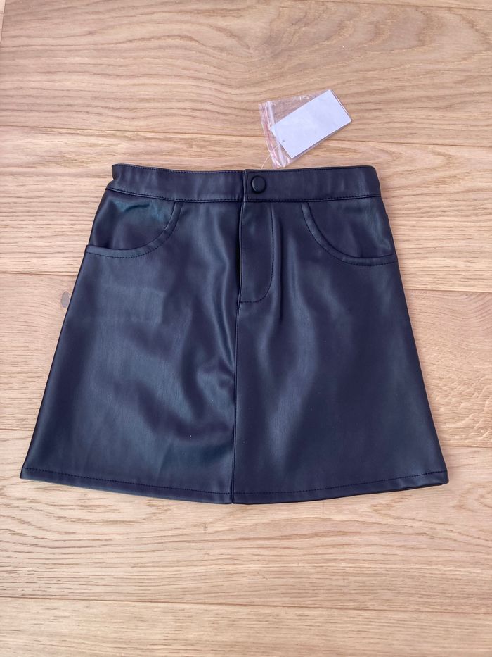 Neuve - jupe simili Kiabi 6 ans