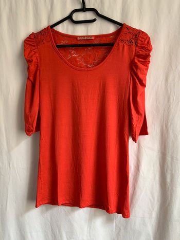 Haut demi manches à dentelles