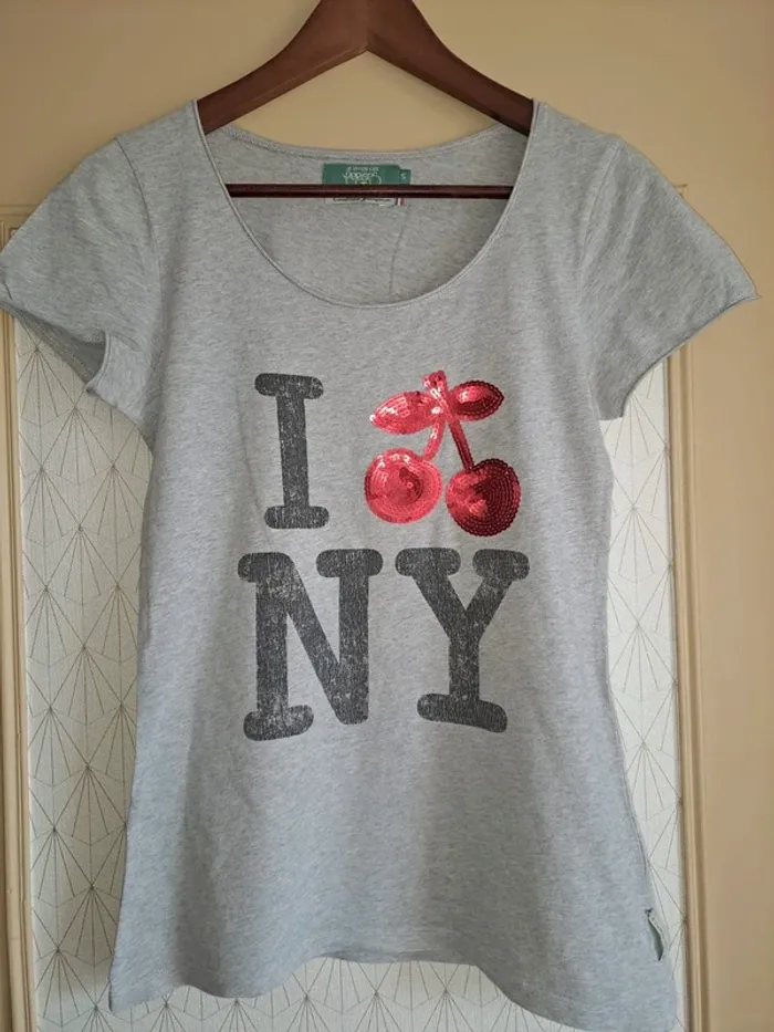 T-shirt femme le temps des cerises 🍒 S comme neuf écriture used effet craquelé vendu ainsi gris