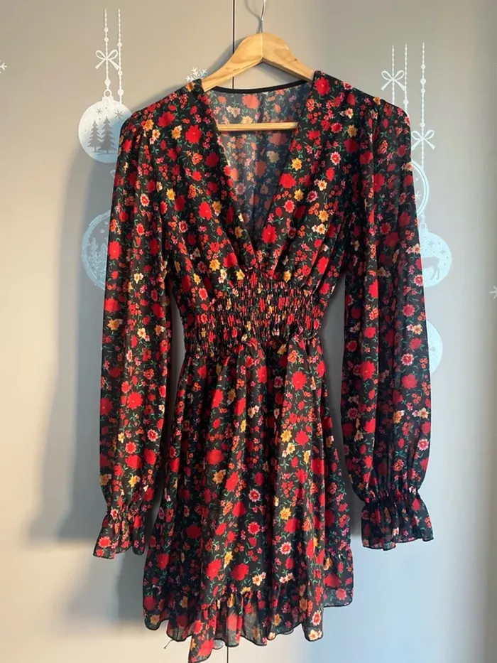 Jolie petite robe fleurie en voile - Taille S/M