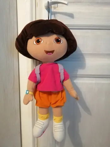 Peluche range pyjama "Dora l'exploratrice"