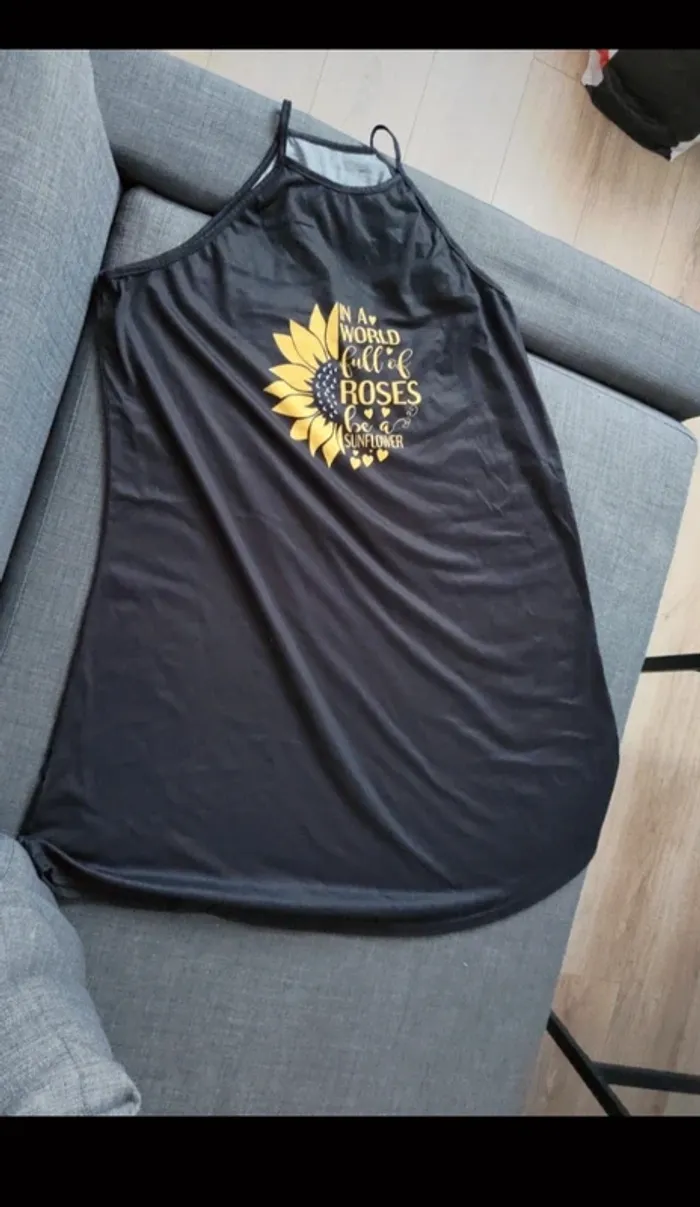 Longue robe noire avec imprimé jaune - photo numéro 2