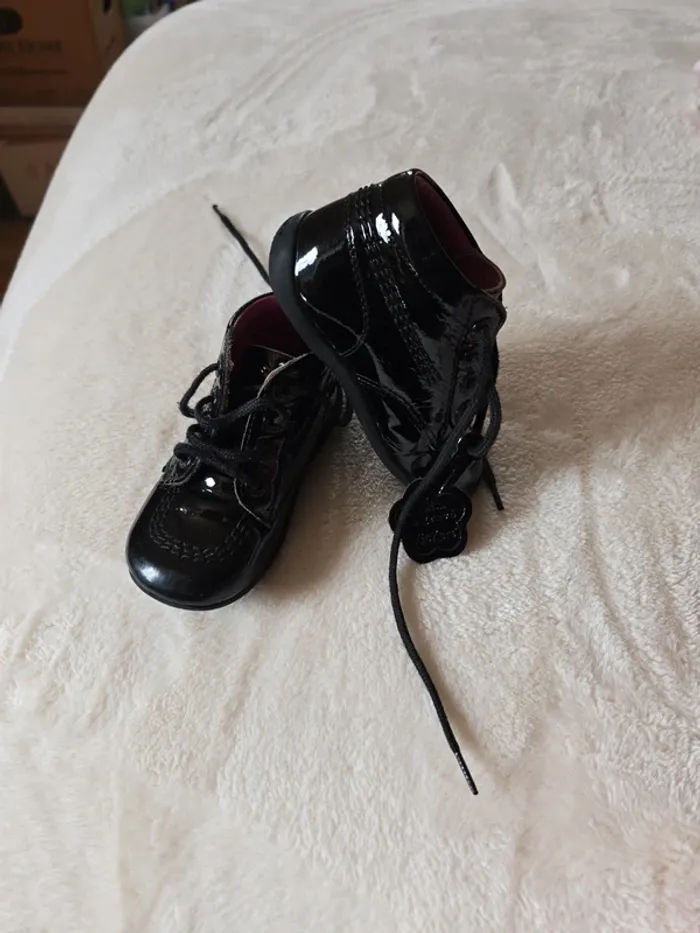 Chaussures Kickers vernis Noire taille 24 - photo numéro 2