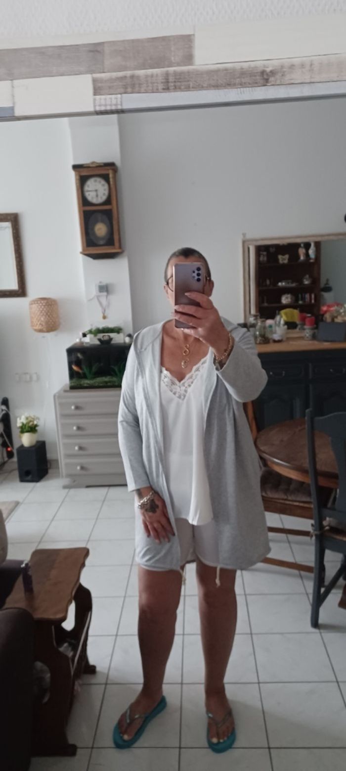 Très jolie veste à capuche femme T U - photo numéro 3