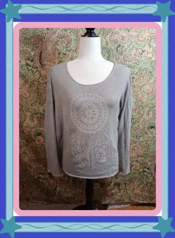 Precioso jersey gris con estampado de atrapasueños