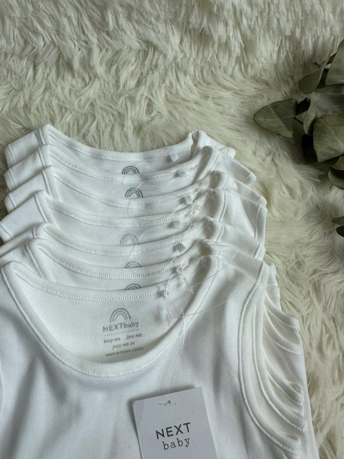 Lot de 7 bodies débardeurs Next taille 3-6 mois - photo numéro 3