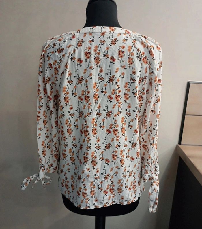 Jolie chemise fleurie
Taille 38 - photo numéro 3