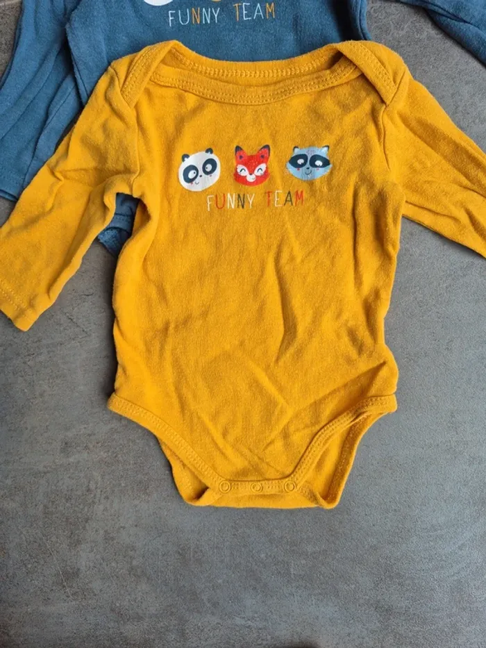 Lot bodies 3 mois - photo numéro 4