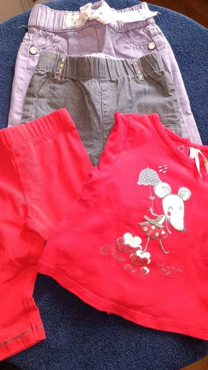 Lot 2 pantalons + 1 legging + 1 tee-shirt, 1 mois