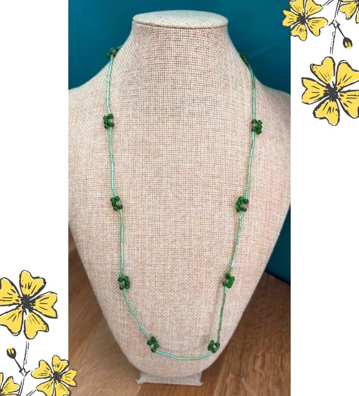Collier perles tubes et fleurs en perles vertes – Collection Émeraude Urbaine - photo numéro 6