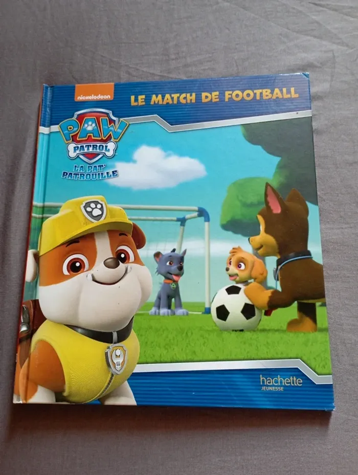 Livre pat patrouille le match de football