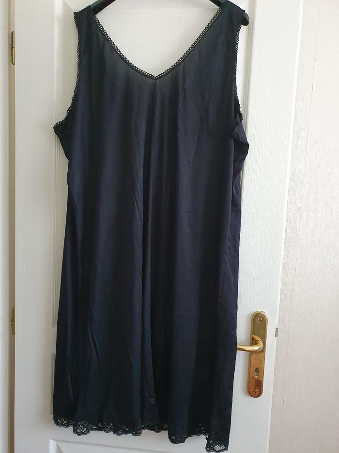 Fond de robe noir avec dentelle taille 58 - photo numéro 4