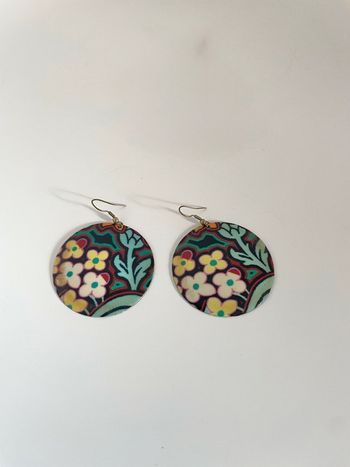 Grandes boucles d'oreilles rondes colorées