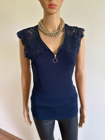 Blouse bleue marine sans manches avec dentelle Morgan taille M jamais portée