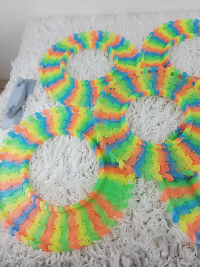 Lot de rails lumineux et rampes de circuits flexibles marque Magic Tracks 🎅 - photo numéro 3