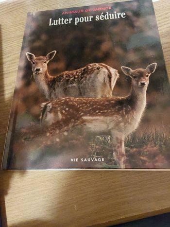 Livre  lutte pour séduire animaux du monde 
