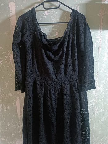 Robe en dentelle doublée